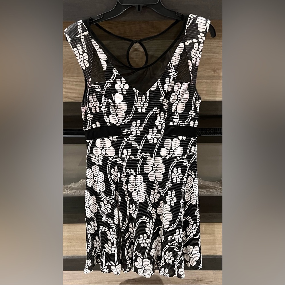 Betsey Johnston black white classic dress women’s size 10